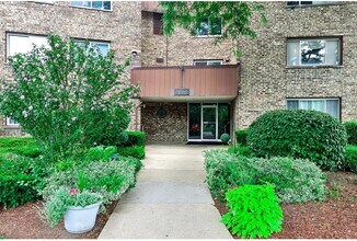 Building Photo - 2650 Brookwood Way Dr