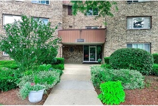 Building Photo - 2650 Brookwood Way Dr