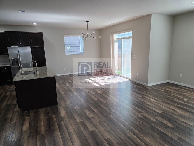 Building Photo - Modern 3 Bedroom, 2.5 Bath Home In Quiet Community!