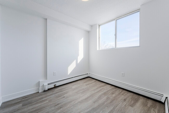 Building Photo - 292 Oakdale Avenue
