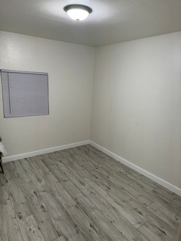 Building Photo - 10415 Dorothy Ave