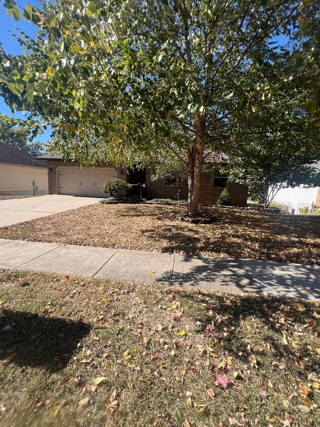 Primary Photo - 4 bedroom/3 bathroom/2 car garage/walkout ...