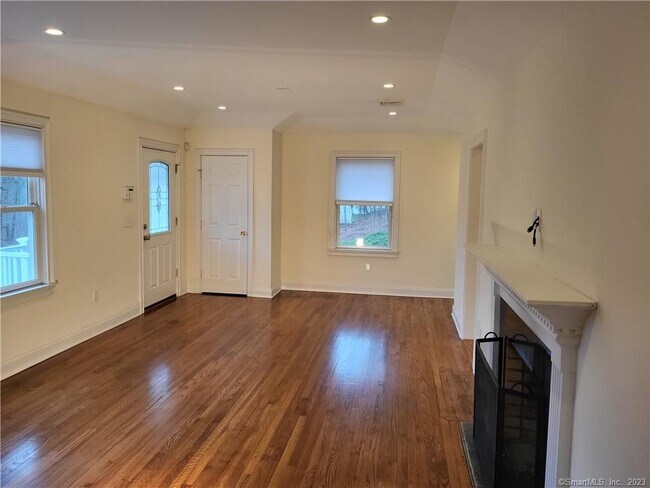 Foto del edificio - 25 Donnelly Dr