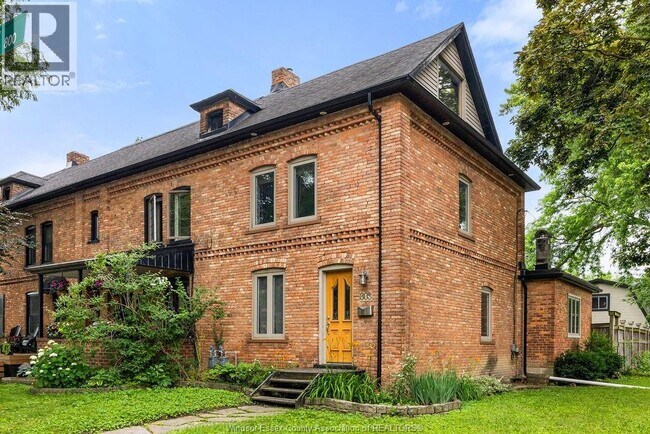 Photo du bâtiment - 803 Monmouth Rd