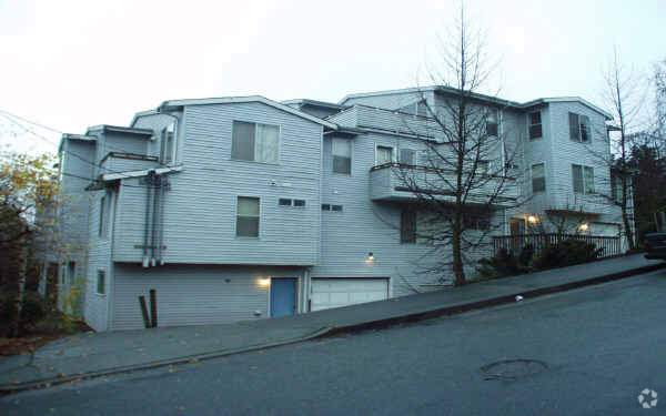 Building Photo - Roosevelt Heights Apartments