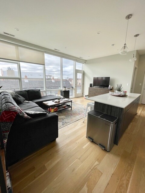 Foto del edificio - 3334 N Southport Ave