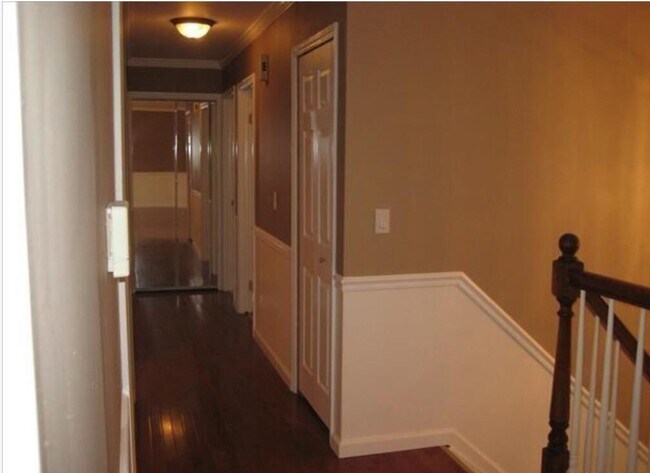 Building Photo - 23672 Londonderry Dr