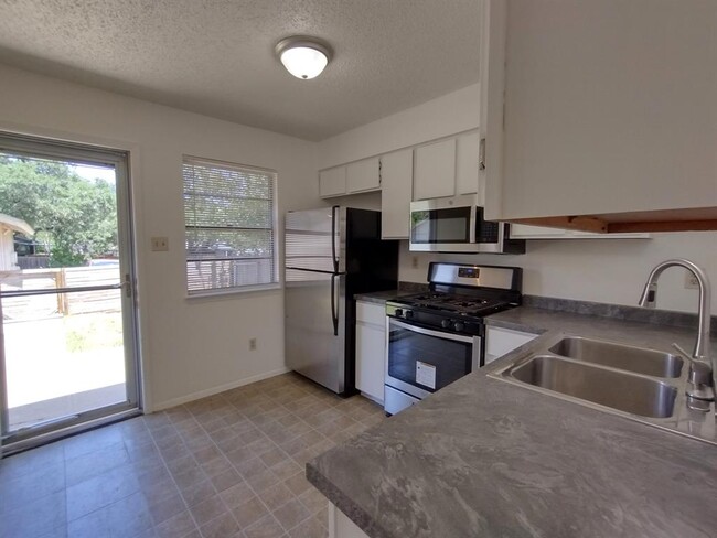 Building Photo - 1620 W Braker Ln