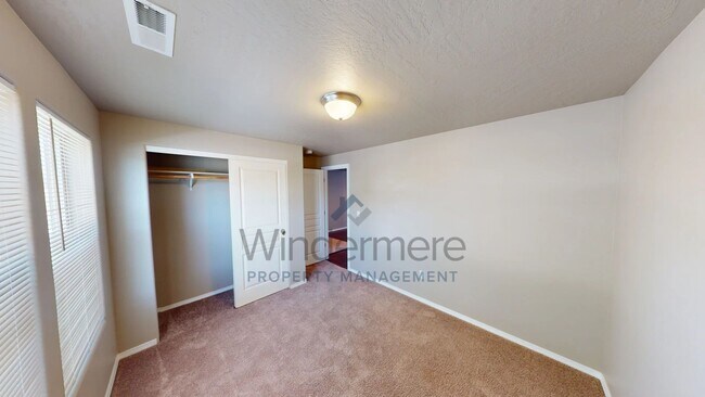 Foto del edificio - 1215 SW Settlement St