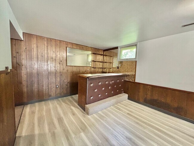 Foto del edificio - 421 N Rouse Ave