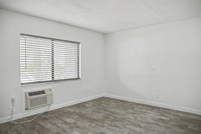 Foto del edificio - 2791 N Poinciana Blvd