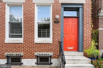 Building Photo - 2065 E Clearfield St