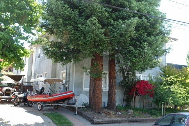 Building Photo - 6426 Benvenue Ave