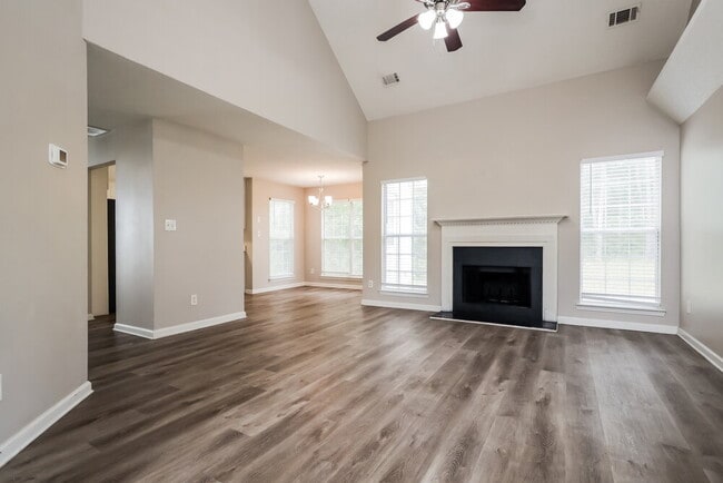 Building Photo - 545 Wyntuck Dr