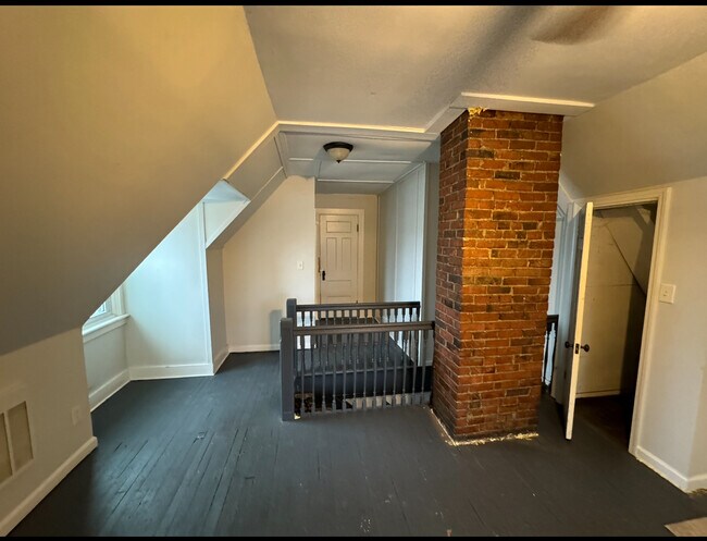 Building Photo - 554 Linwood Ave