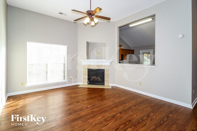 Foto del edificio - 1411 Carlton Ridge Dr