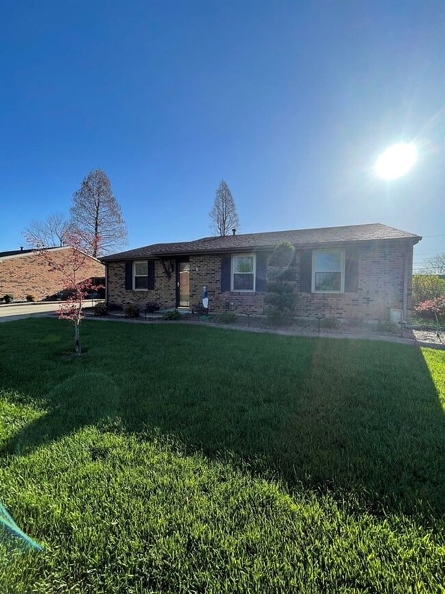 Building Photo - 349 Raintree Dr