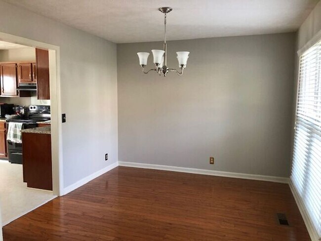 Building Photo - 3 Bedroom 2.5 Bath 2-story home in Bradfor...