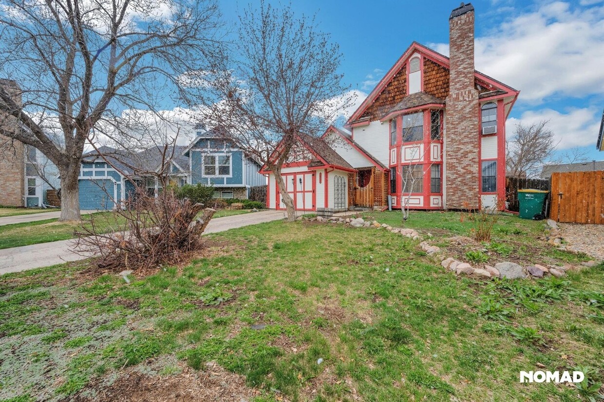 Primary Photo - Charming 1BR with 2 Lofts House in Aurora