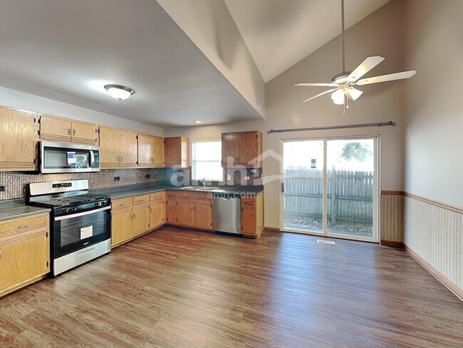Building Photo - 3911 Brenton Dr