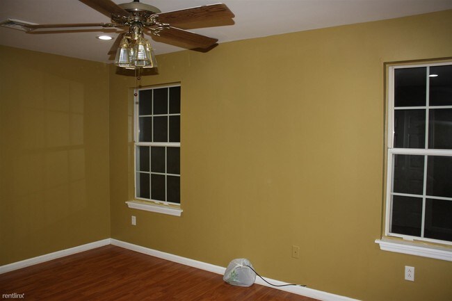 Building Photo - 1126 Oakcroft Ln