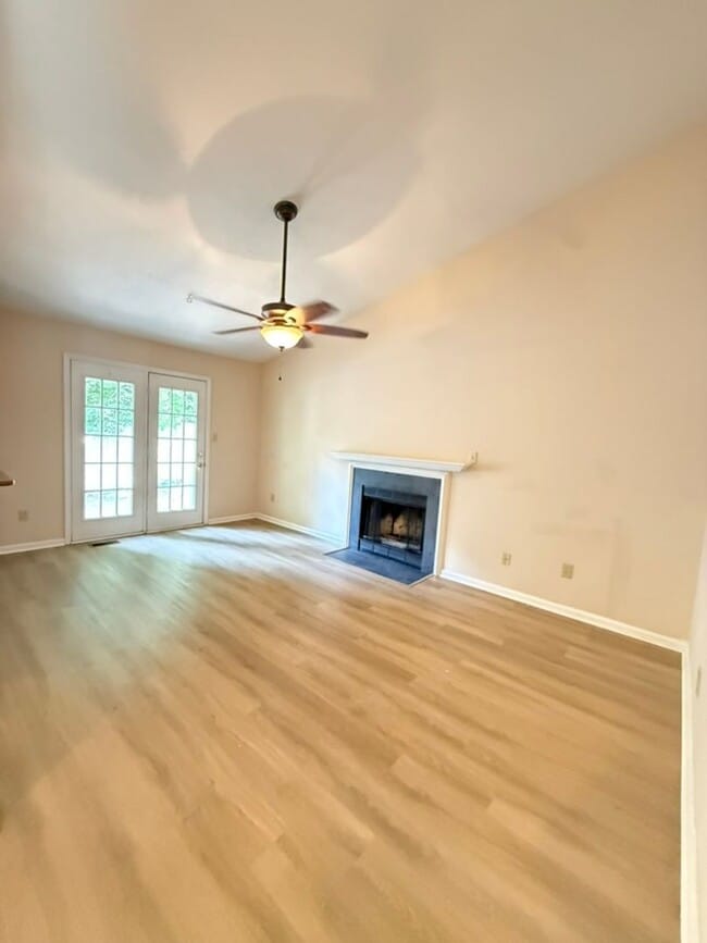 Building Photo - Fox Ridge
