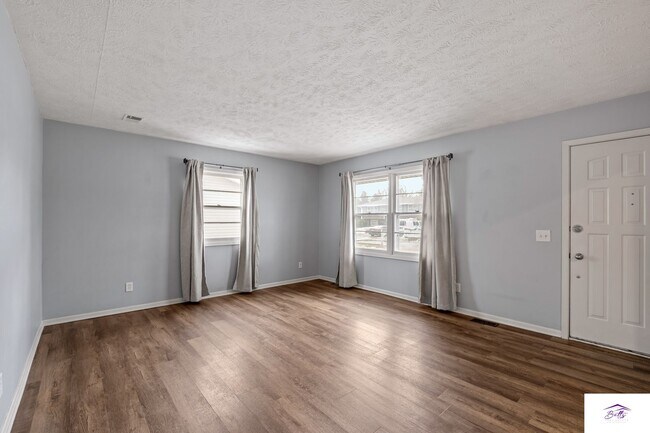 Foto del edificio - WELCOME HOME! AVAILABLE NOW!