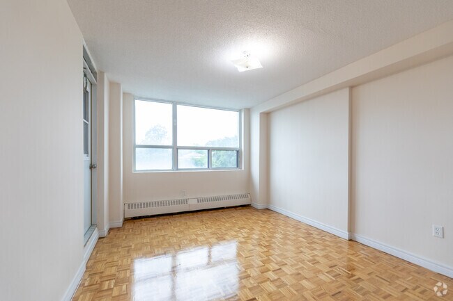 3 chambres, 2 salles de bain - 1150 pi2 - Chambre principale - Humber Property Management (2667 & 2677)
