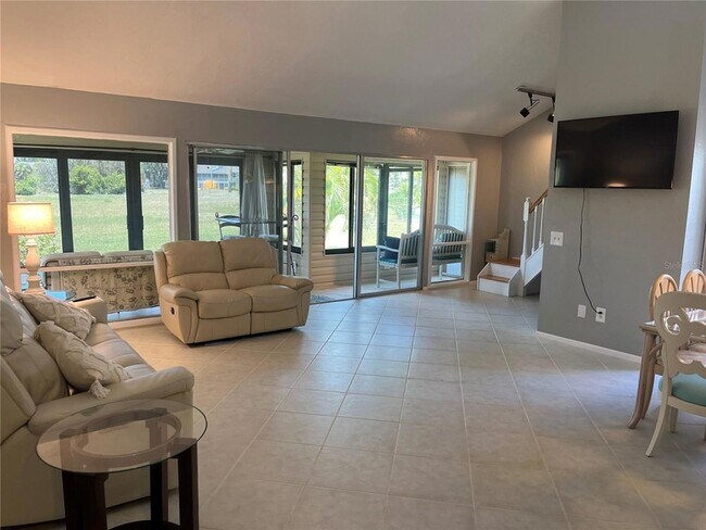 Foto del edificio - 706 White Pine Tree Rd