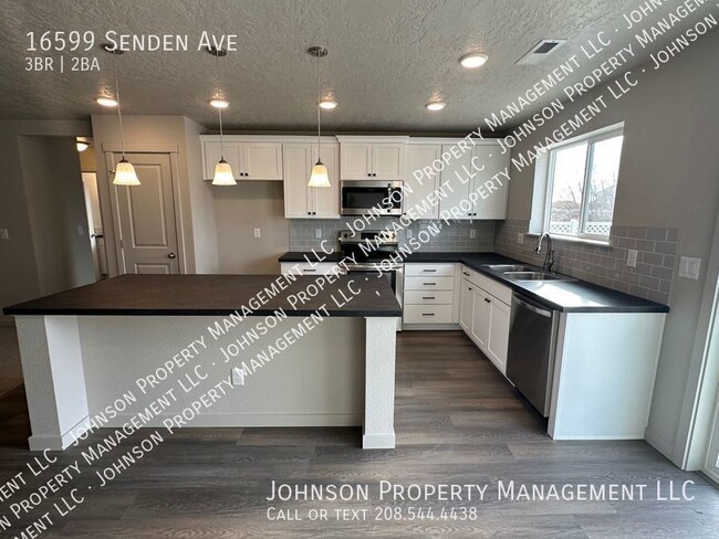Foto del edificio - Stunning Newer 3-Bedroom Home with Modern ...