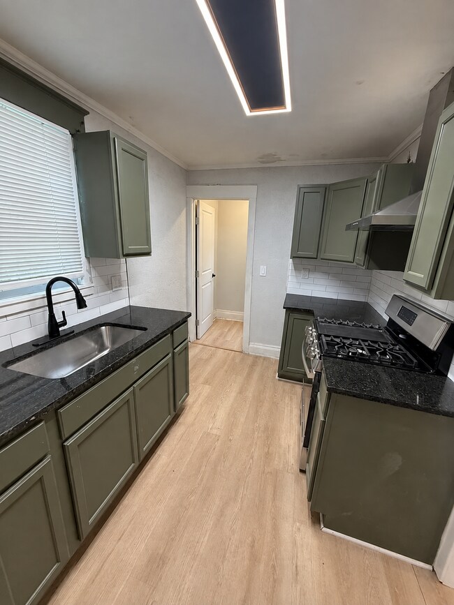Building Photo - 3606 Highland Ave