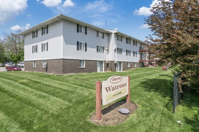 Foto del edificio - Watrous Apartments