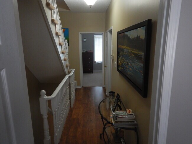 Building Photo - 33 Pear Tree Mews