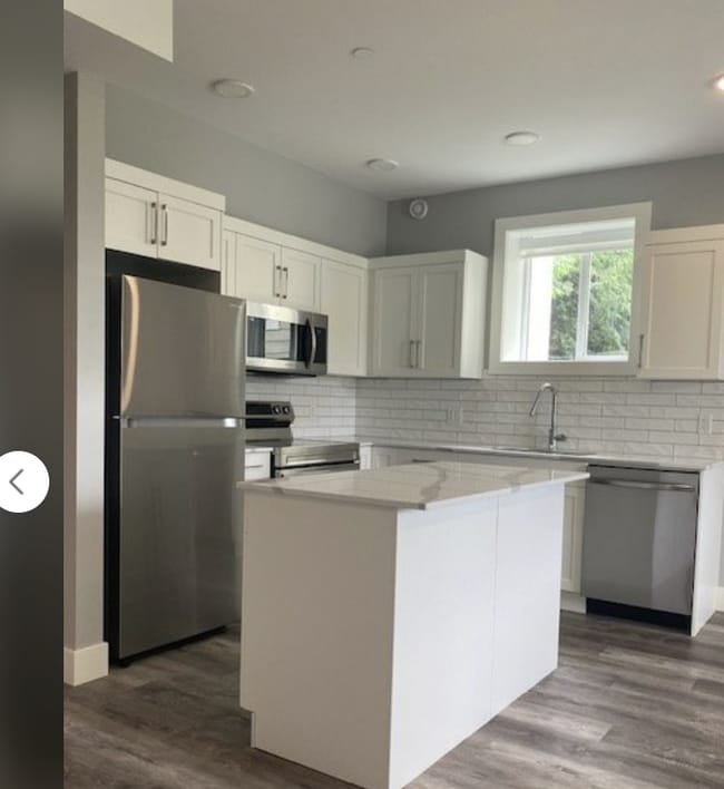 Building Photo - 50472 Kingston Dr
