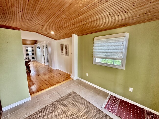 Foto del edificio - 2115 Lake Rd