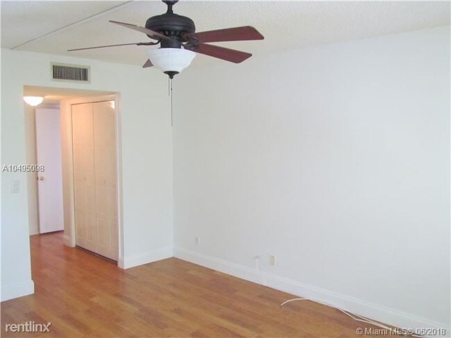 Building Photo - 2 br, 2 bath  - 302 Lakeview Dr Apt 203