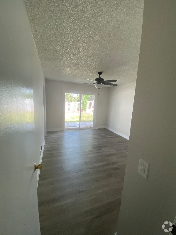 Building Photo - 266 N Rock River Dr