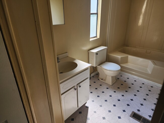 Building Photo - 326 S Peachtree Rd