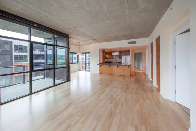 Foto del edificio - Spacious Luxury Riverfront Condo Near NW 23rd! Parking, Storage, Most Utilities Included!