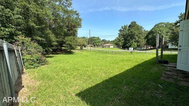 Foto del edificio - 3 br, 1.5 bath House - 107 Westside Dr