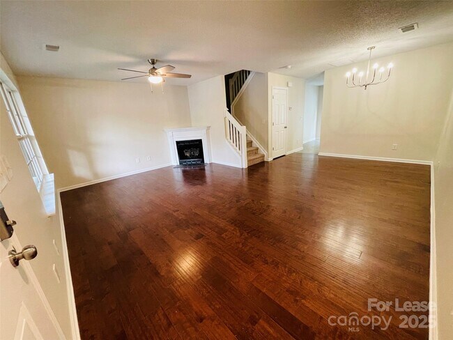Foto del edificio - 8158 Rudolph Rd