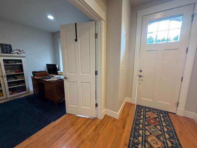 Building Photo - 4BR, 2.5 Bath + Loft DuPont Home