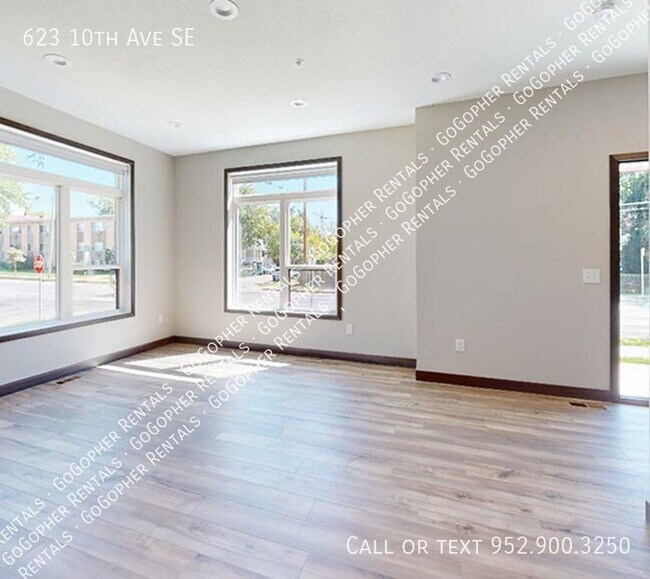 Building Photo - Modern 6 Bedroom Townhome in Dinkytown