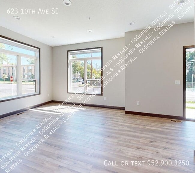Foto del edificio - Modern 6 Bedroom Townhome in Dinkytown