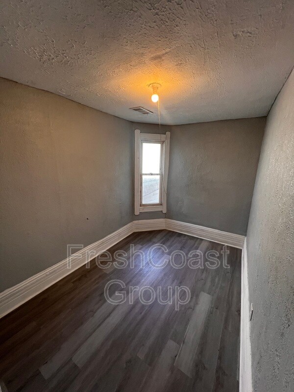 Foto del edificio - 3318 W 30th St