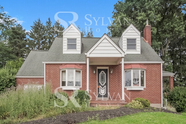 Building Photo - Stunning 3BR, 1.5BA brick home