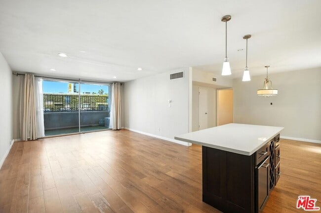 Building Photo - 15248 Dickens St