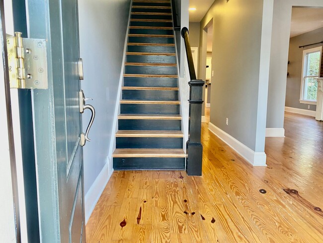 Building Photo - Church Hill home with tons of Historic Cha...
