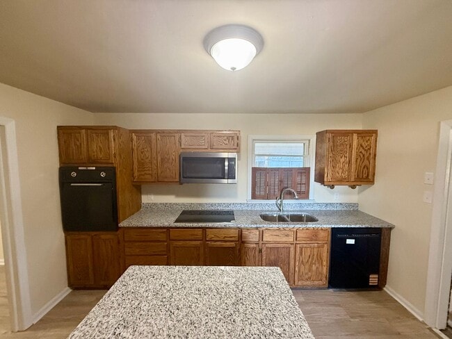 Building Photo - Two bedroom, 1 bath house – Flexible Layout with Bonus Spaces in Gibsonville