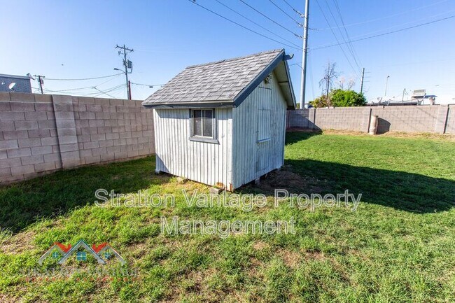 Building Photo - 804 E Flynn Ln